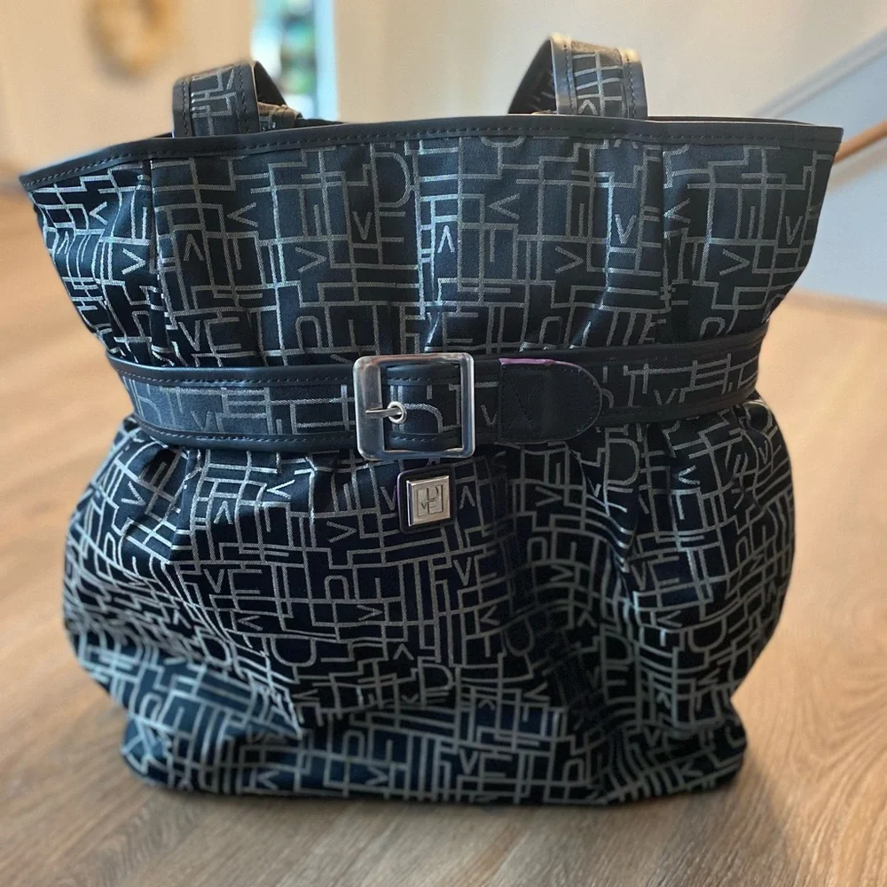 ☘️Diane Von Furstenberg DVF Randa Bucket Tote Bag. Office/carry on/overnight - Picture 1 of 11